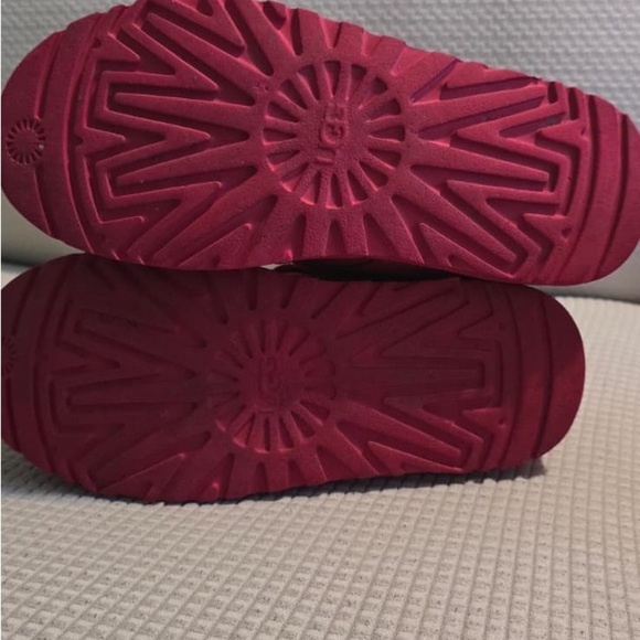 UGG Kids Red Slippers - Picture 5 of 15